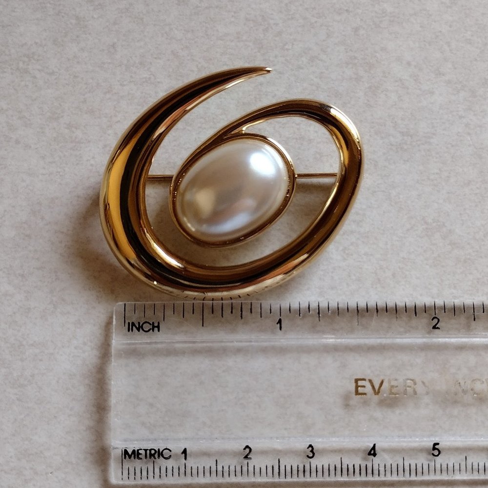 Monet Swirl Brooch with Oval Faux Pearl - Picture 3 of 3